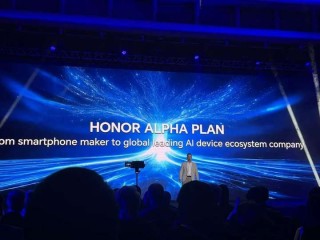 荣耀宣布转型，CEO李健履新首秀：为AI豪投700亿