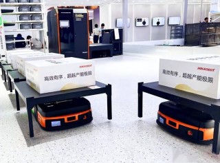 海康机器人推出全新一代潜伏叉取式机器人