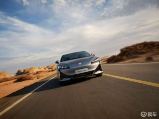 2025上海车展：2025款极狐阿尔法S5售价11.98万元起
