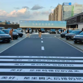 吉利银河A7售8.18万起！馈电油耗2L级，给秦L加压力