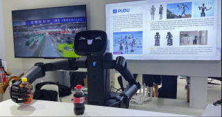 普渡科技推出类人形具身智能服务机器人闪电匣Arm