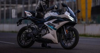 2023款春风250SR上市 19980元和21580元