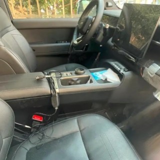 iCAR V27内饰谍照曝光，四季度上市