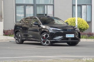 斯诺克世锦赛冠军赵心童成为比亚迪冠军形象大使
