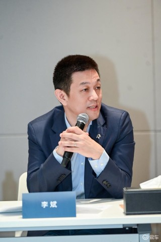蔚来：十年蜕变与“谷底爬升”的关键战役