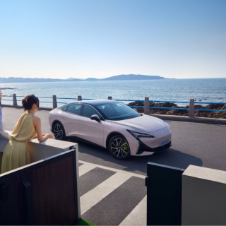 夏天开车，极狐新阿尔法S5与零跑B01谁的体验更丝滑？