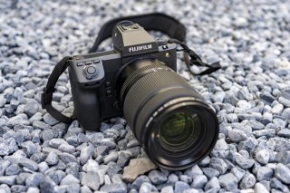 富士GFX100s发布售价39800元重900克 机身比 GFX100缩小30%
