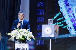 富士instax 新一代“机皇”重磅登场，感受mini Evo复古与科技的奇妙碰撞 ... ...