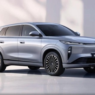 东风风神L8，标配3C快充的插混SUV