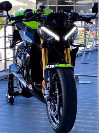 凯旋发布StreetTriple 765 Moto2特别版
