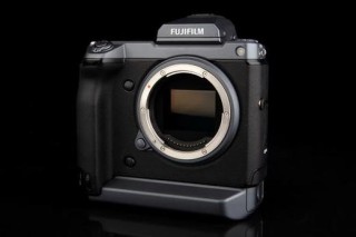 富士GFX100s发布售价39800元重900克 机身比 GFX100缩小30%