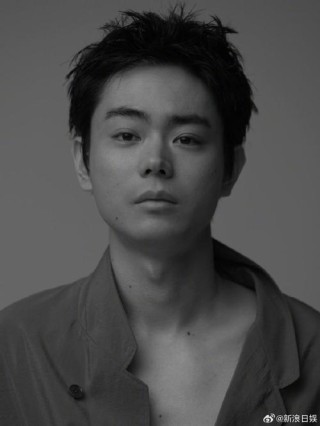 【日娛】松坂桃李、菅田將暉吐槽後輩・杉野遥亮的天然發言。連同賀來賢人及間宮祥太朗，5人出席新廣告發佈會。