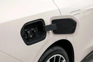 零跑B01将于7月24日正式上市 预售价10.58万元起