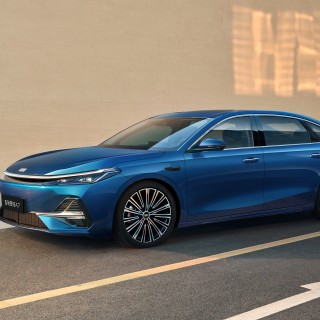 吉利银河A7上市8.18万元起，主流家轿新选择