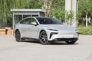 2025款东风奕派eπ007上市 售11.59万元起