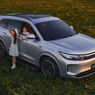 全新问界M7亮相，9月上市，30 万级家庭智慧 SUV