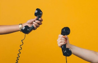 为避免员工「Manner化」，他们在这样用AI