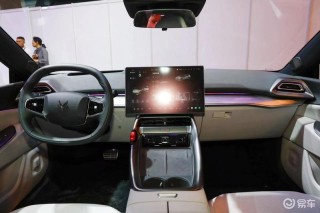 2025上海车展：2025款极狐阿尔法S5售价11.98万元起