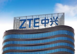 上海仪电联合曦智科技、壁仞科技、中兴通讯发布国内首个光互连光交换GPU超节点——光跃LightSphere X