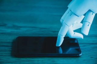这些最懂电信诈骗的人，正在用 AI 反诈骗