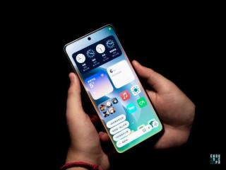 都2025年了，为什么AI手机又爱上二十年前的「跑马灯」