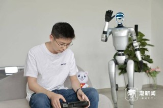 机器人看点：宇树科技王兴兴回上海母校 加速商业化落地 宇树机器人二手租赁火爆