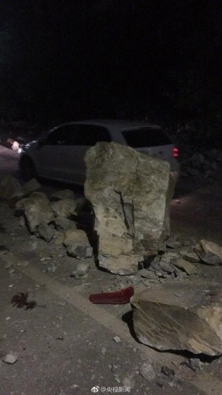 汶川电视台提前预警九寨沟7.0级地震 消防官兵废墟下找到一名遇难者遗体