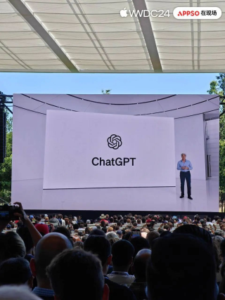 被马斯克炮轰的 Apple 智能，为什么更接近理想的 AI 形态？