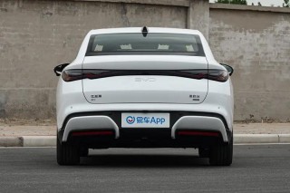 2025重庆车展：比亚迪海豹06EV售10.98万元起