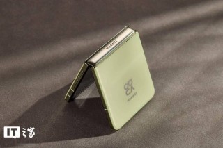 华为nova Flip开启鸿蒙HarmonyOS 5.1