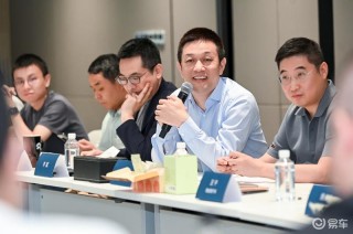 蔚来：十年蜕变与“谷底爬升”的关键战役