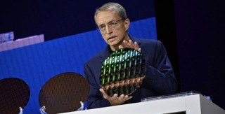 英特尔，是如何错过移动、AI 两个时代的？