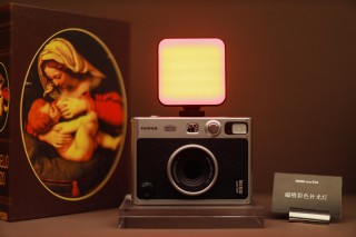 富士instax 新一代“机皇”重磅登场，感受mini Evo复古与科技的奇妙碰撞 ... ...
