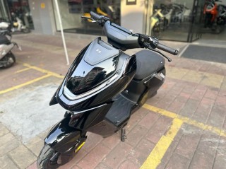 电量满满！极核全系新车亮相北京摩展