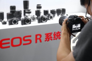 佳能EOS R5等新品威武亮相 现场体验真香