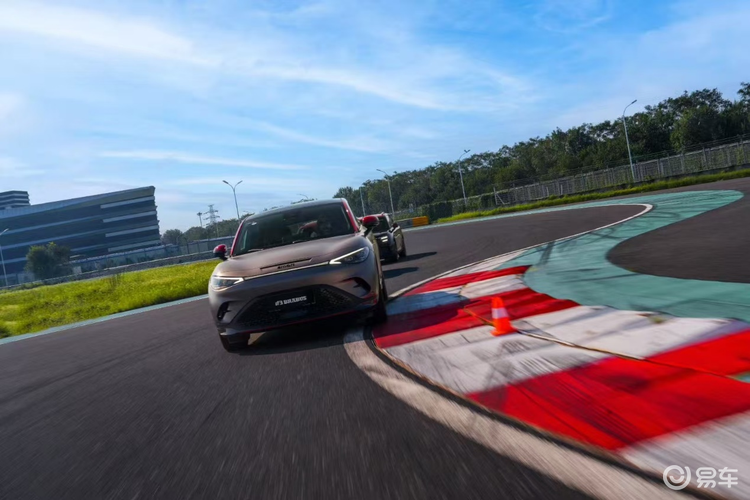 smart × BRABUS 赛道放纵日高能开启  第5张