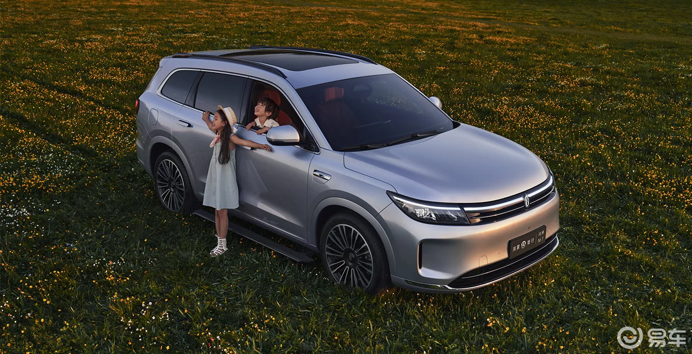 全新问界M7亮相，9月上市，30 万级家庭智慧 SUV  第1张