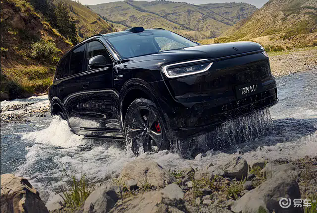 全新问界M7亮相，9月上市，30 万级家庭智慧 SUV  第2张