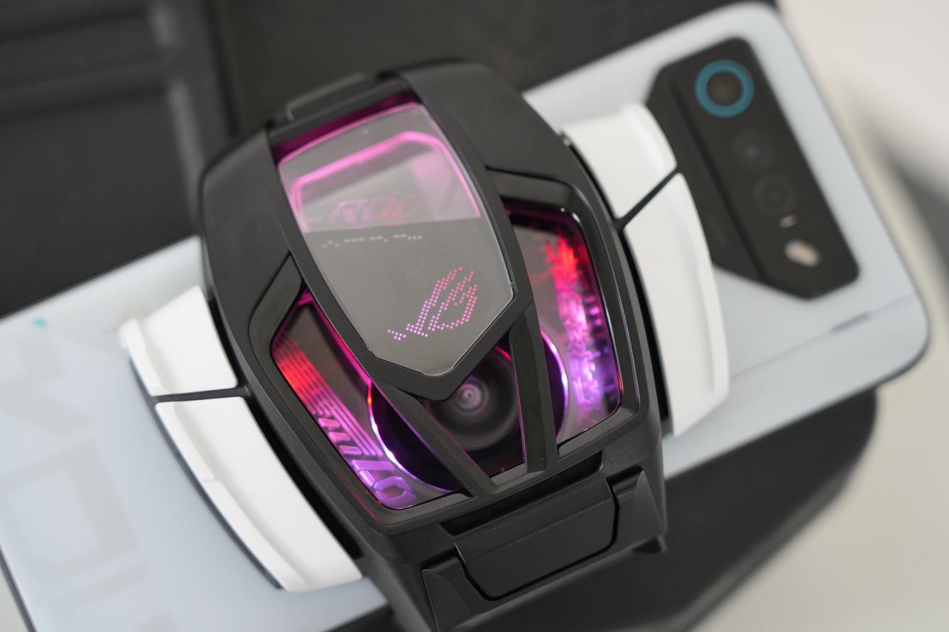 腾讯ROG 游戏手机7 Pro评测：骁龙8Gen2顶级之作 专属“外挂”再升级  第8张