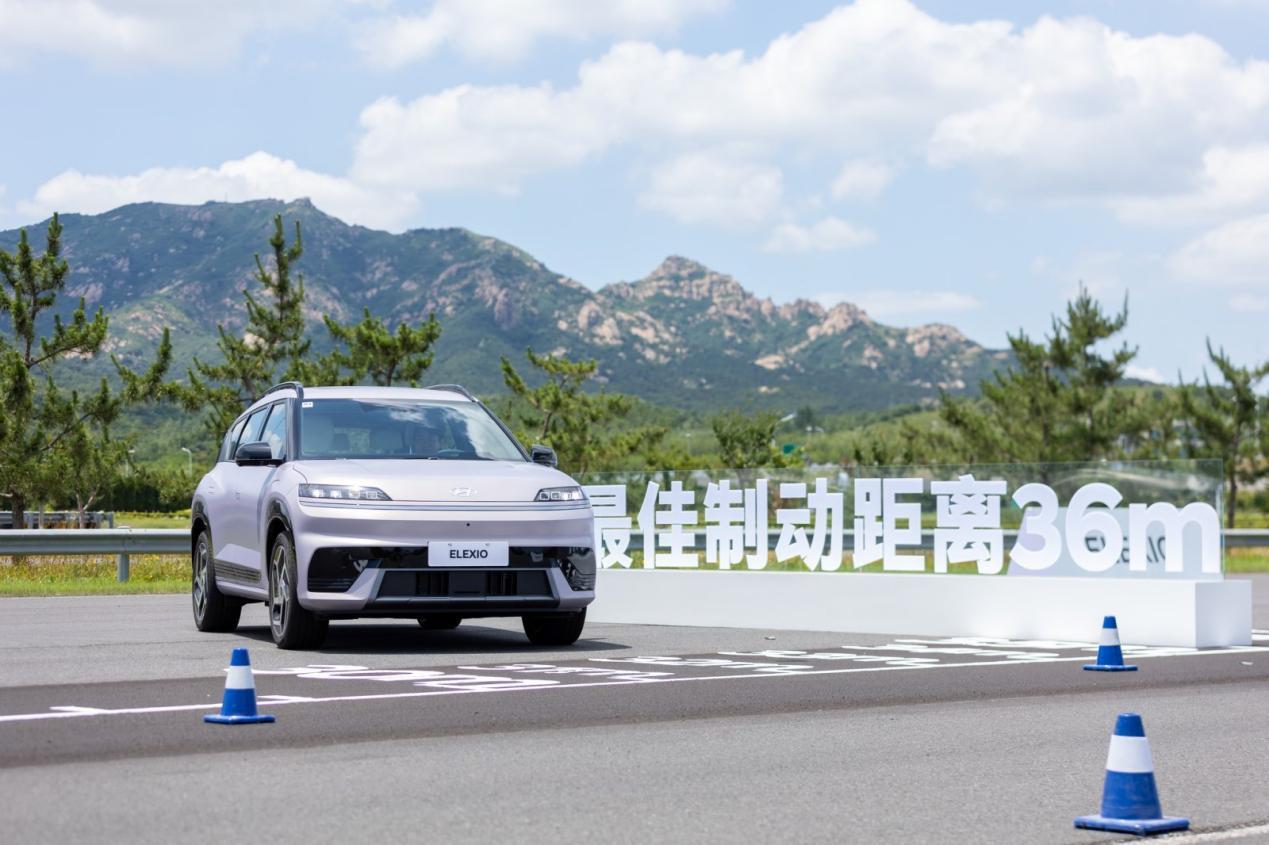 操控试金石，北京现代EO（ELEXIO）实测“有东西”！  第4张
