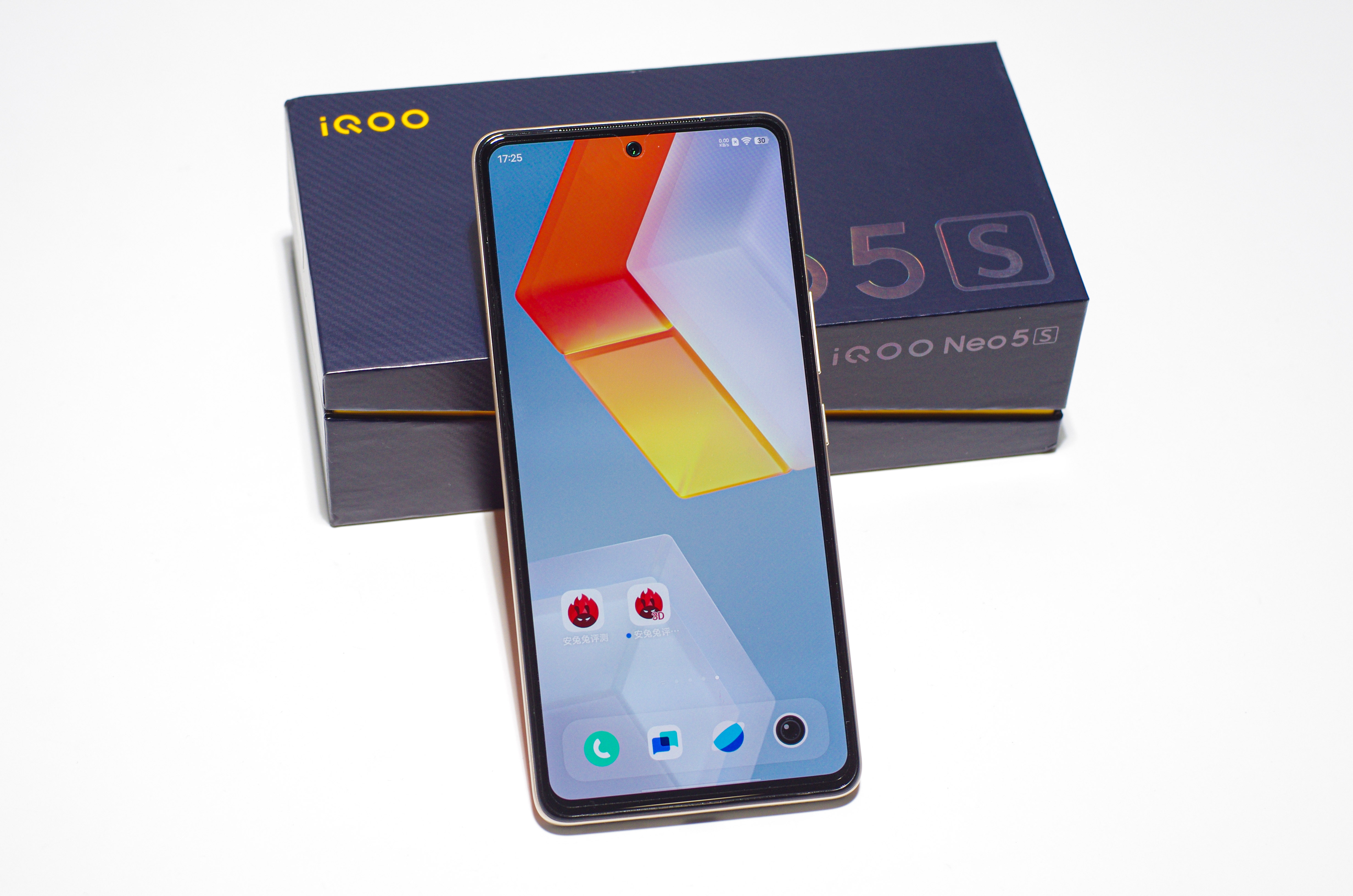 驯服骁龙888！iQOO Neo5S评测：2699元价稳量足  第7张