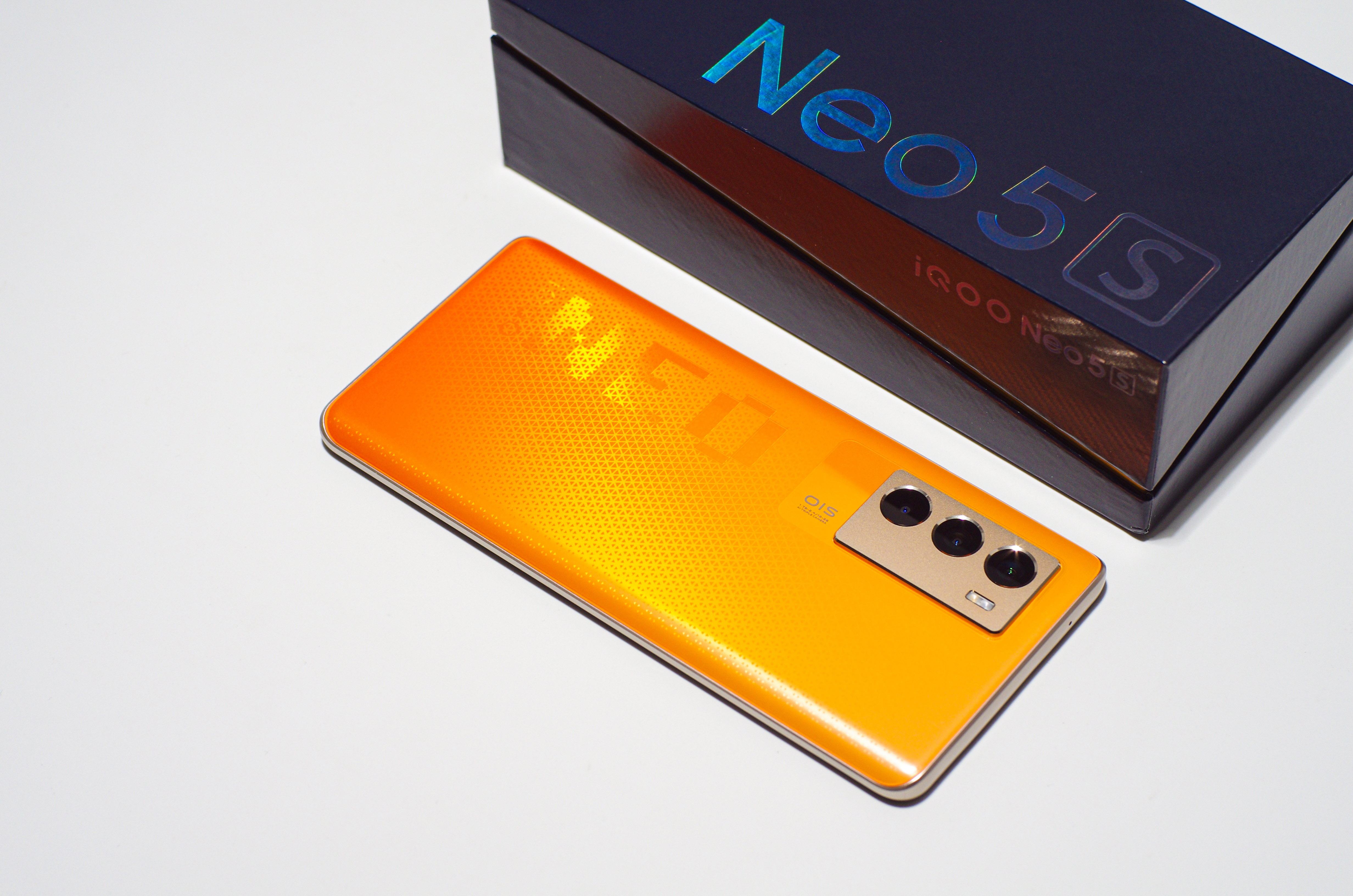 驯服骁龙888！iQOO Neo5S评测：2699元价稳量足  第12张