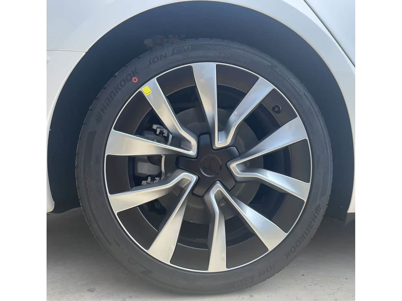 特斯拉Model 3长续航版上市，830公里续航破纪录  第4张