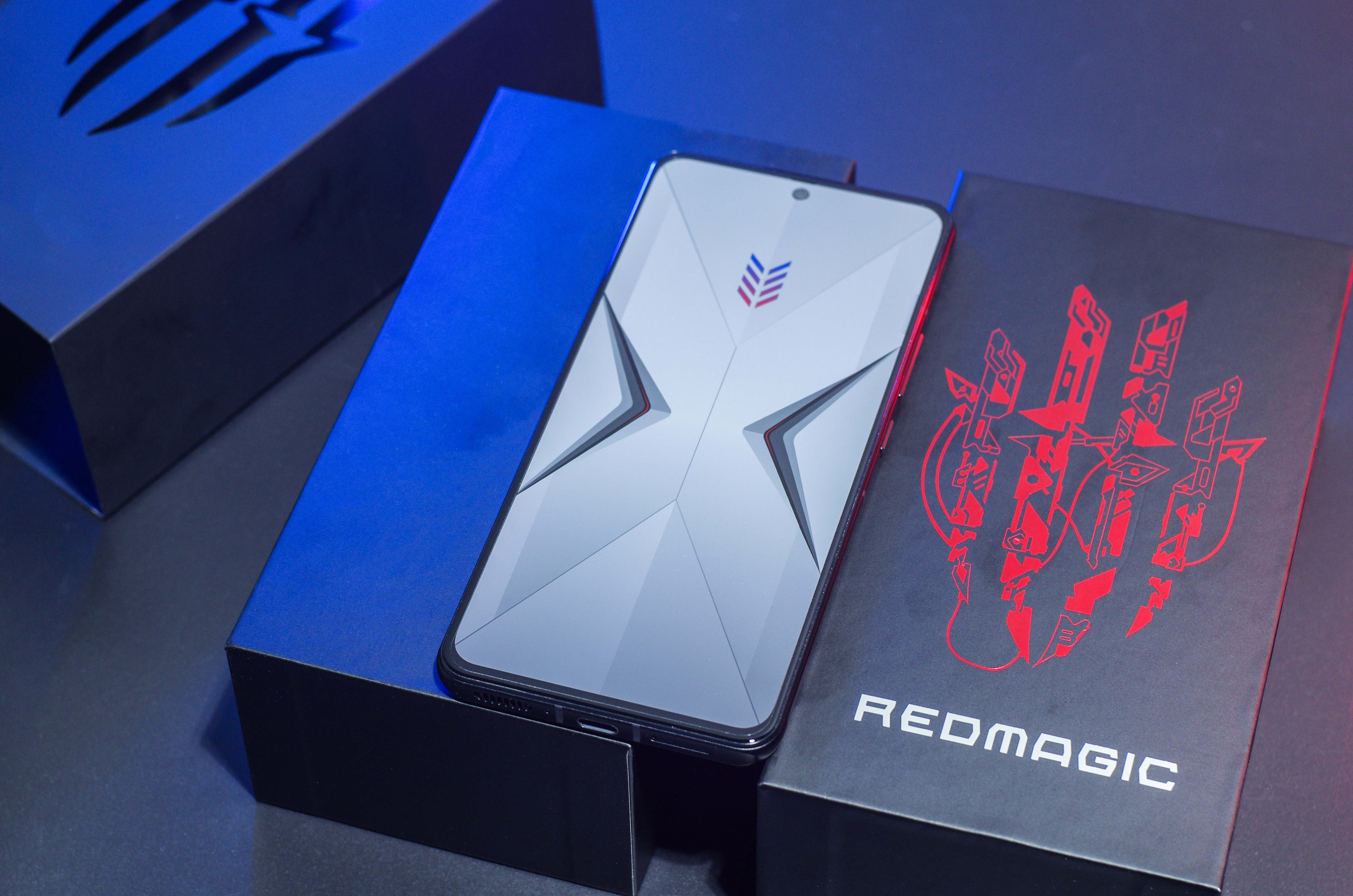 2699元起！红魔6R评测：游戏手机轻装上阵  第3张