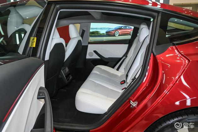 特斯拉Model 3后驱长续航版：830公里续航，5.2秒百公里加速  第10张
