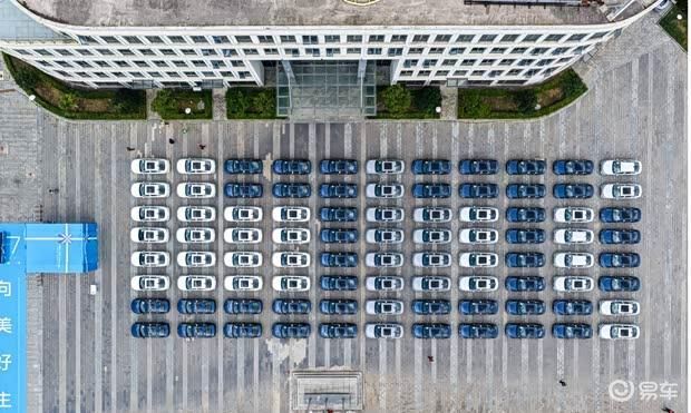 吉利银河A7首日订单破万 插混中型轿车8.18万起售  第2张