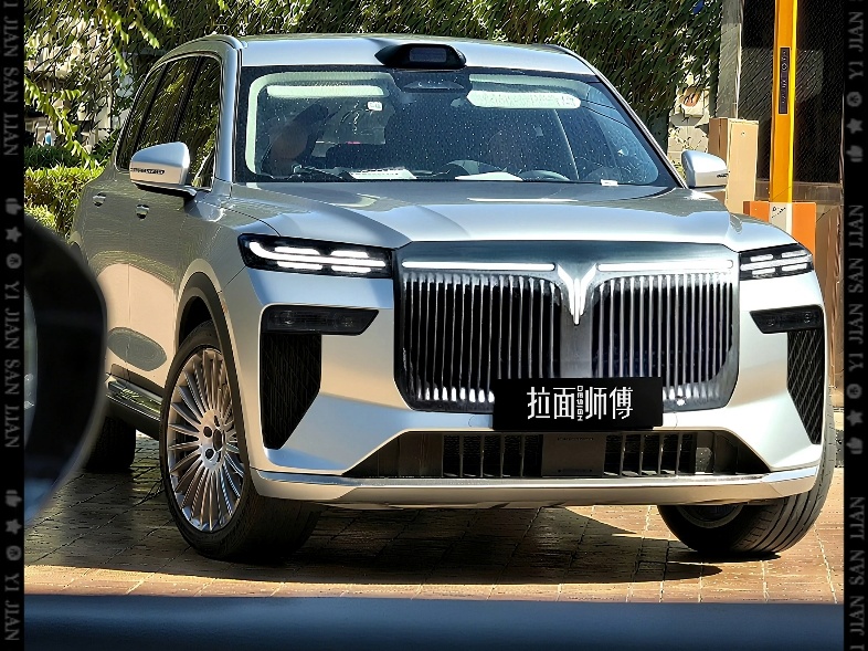 岚图“泰山”旗舰SUV曝光  第4张