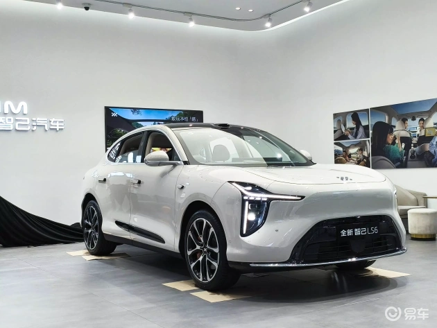 新智己LS6实到店，媲美理想L6，具冰箱，450km增程