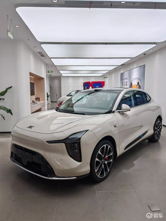 新智己LS6实到店，媲美理想L6，具冰箱，450km增程  第2张