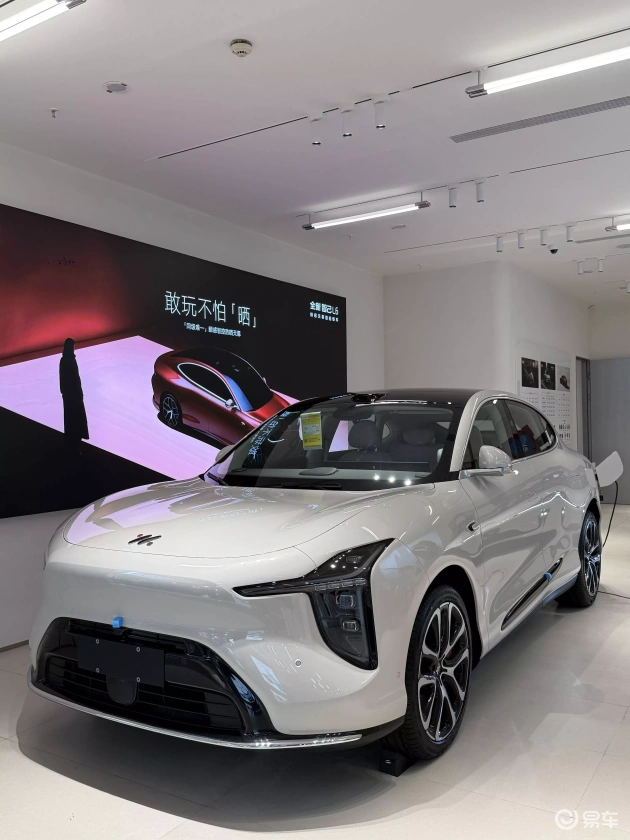 新智己LS6实到店，媲美理想L6，具冰箱，450km增程  第12张